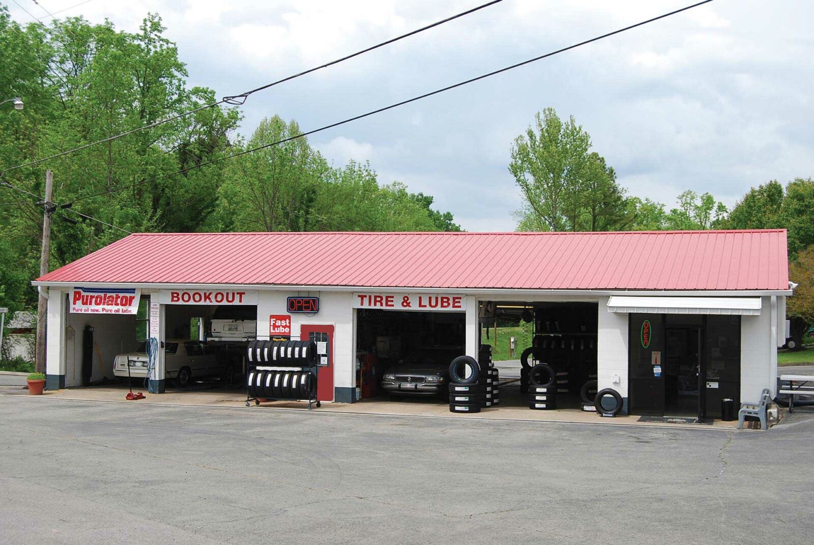 Bookout’s Tire & Lube A Real Family Business & An Etowah Icon for Over